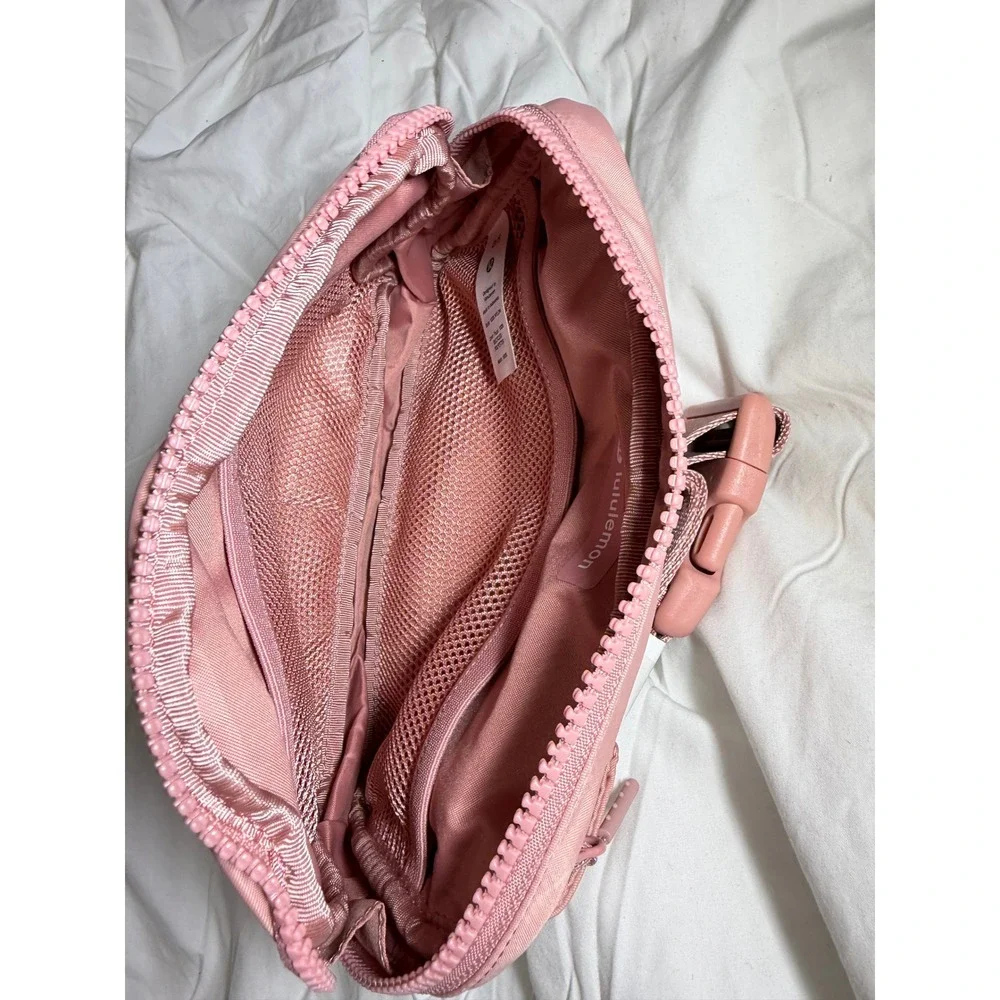 Lululemon Everywhere Belt Bag Large 2L Pink Pastel LU9B11S PNPA NWT - Picture 3 of 7
